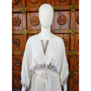 Haut à manches longues en coton tissé brodé style bohème pour femme avec ceinture à nouer à la taille - Product Image 1