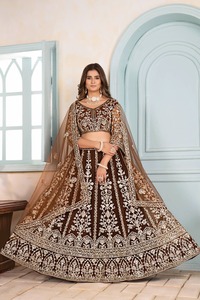 Ensemble de lehenga choli pour femmes de qualité supérieure avec broderie de paillettes pour les occasions de fête, les mariages et les occasions festives - Product Image 5
