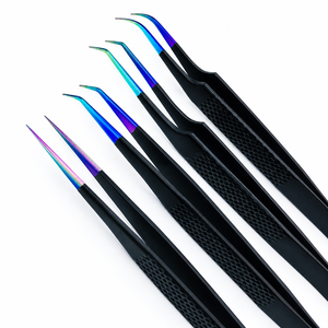 Pince à épiler professionnelle pour extensions de cils, en acier inoxydable noir de qualité supérieure, à pointe inclinée, pour un volume optimal - Product Image 2