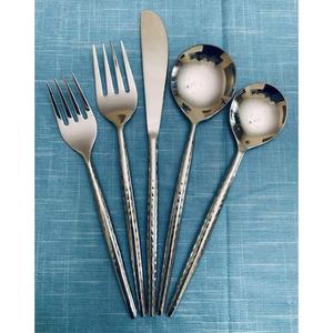 Ensemble de couverts de style moderne, 3 pièces, compatibles lave-vaisselle, écologiques, en acier inoxydable, manches beiges, pour fêtes et événements - Product Image 6