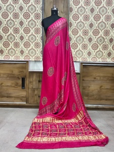Sari Tradicional con Estampado Ajrakh y Elegante Pallu a Cuadros, Sari de Boutique de Calidad de Exportación - Product Image 4