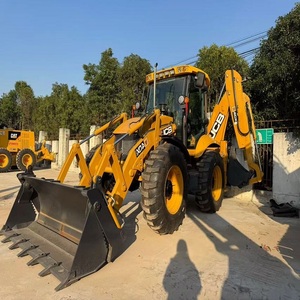 Chargeuse-pelleteuse diesel JCB puissante avec moteur et pompe pour travaux de terrassement, de creusement et de chargement – Équipement lourd et durable - Product Image 3