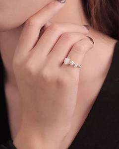 Bague florale en moissanite taille ovale, plaquée or, motif feuille, pour femme, en argent 925 original, pour un charme unique, cadeau idéal pour les mariées - Product Image 3