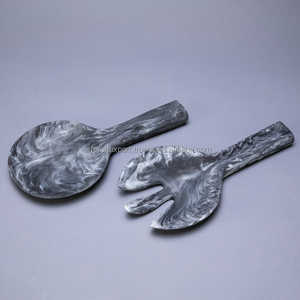 Ensemble de serveurs à salade en résine de luxe 2 pièces faits à la main taille personnalisée et couleur tourbillon gris cuillères de mariage de haute qualité fabriquées en Inde - Product Image 1
