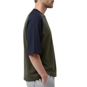 Camiseta Casual de Corte Regular con Cuello Redondo y Manga Raglán en Verde Oliva para Hombre, 100% Algodón Jersey, Logotipo Frontal con Serigrafía - Product Image 3