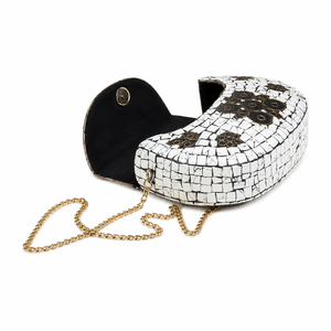Bolso de mano artesanal con incrustaciones de nácar y metal |   Bolso de noche de lujo con mosaico y correa de cadena |   Bolso de mano de diseñador para mujer - Product Image 4