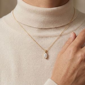 จี้เพชรทรงมาร์คีส์เคลือบทอง 14K เพชรเพาะเลี้ยงในห้องปฏิบัติการ สร้อยคอจี้เดี่ยวทันสมัย รับรองโดย IGI ของขวัญสำหรับงานแต่งงานและงานหมั้น - Product Image 4