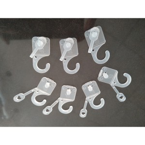 ตะขอแขวนถุงพลาสติก PVC ยี่ห้อ Nhua Mat Troi สีตามสั่ง แข็งแรง ทนทาน สำหรับโชว์สินค้า - Product Image 3
