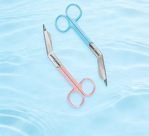 COBECO INSTRUMENTS Set de 2 Tijeras para Vendajes Lister de 5.5 Pulgadas, Tijeras Manuales para Primeros Auxilios y Trauma, Set de Instrumentos Recubiertos en Azul Cielo y Rosa - Product Image 2