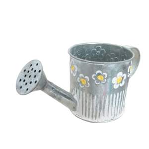 Arrosoir de jardin en métal peint léger avec une poignée robuste pour un arrosage quotidien confortable des plantes - Product Image 3