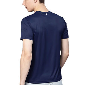 T-shirt pour homme en coton 100% de haute qualité, confortable, fabriqué sur mesure au Pakistan, manches courtes, motif uni, impression numérique, en vente - Product Image 4