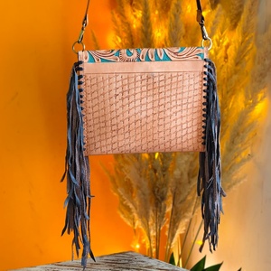 Bolso Cruzado de Cuero Genuino Venus Leathers, Estilo Western, Hecho a Mano, con Patrón de Letras y Flores, Cierre de Cremallera, 45-55cm, ¡Gran Venta! - Product Image 3