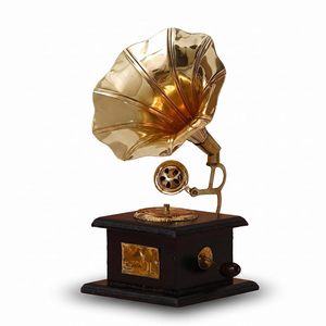Gramófono de Latón Hecho a Mano Estilo Vintage, Adorno Decorativo Art Deco para Mesa, Pieza Coleccionable Musical de Estilo Antiguo para Hogar u Oficina, Regalo de Condolencias - Product Image 1