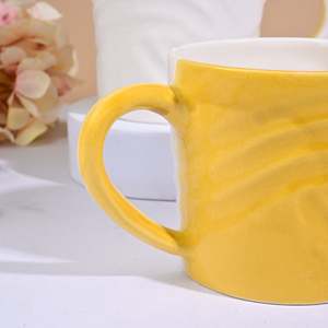 Ensemble de 4 tasses en céramique Sunstone Yellow Coastal Wave - Product Image 3