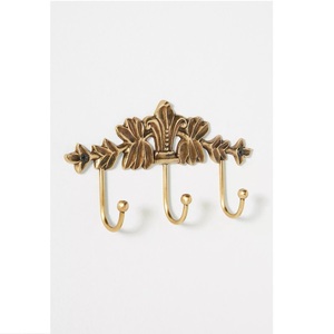 Gancho de pared vintage de latón con diseño floral, 3 ganchos, resistente al óxido, perchero de metal decorativo para ropa, montado en la pared. - Product Image 1