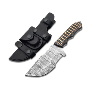 Nouvel Arrivage Couteau Tracker en Acier Damas à Haute Teneur en Carbone avec Manche en Corne Design Moderne pour Bricolage, Survie en Extérieur, Chasse, Camping - Product Image 1