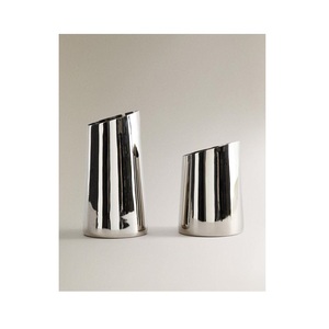 Elegante y hermoso florero de aluminio para decoración del hogar, hotel o restaurante. - Product Image 2