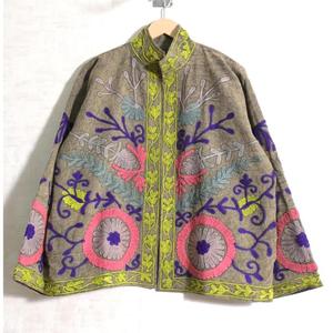 Veste Suzani faite à la main pour femmes, en coton, style bohème, brodée, ethnique - Product Image 1