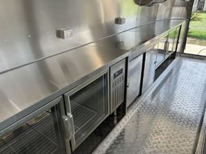 Remorque de vente ambulante neuve pour le transport de boissons, cocktails, et nourriture - Camion de restauration Airstream - Product Image 5