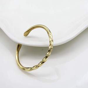 Brazalete de Latón Chapado en Oro, Diseño Trenzado, Ajustable, Abierto, Unisex, Estilo Clásico - Product Image 3