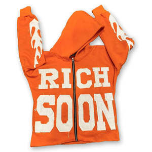 เสื้อฮู้ดซิปสีแดงสำหรับผู้ชาย รุ่น Rich Soon ทรงปกติ สไตล์สตรีทแวร์ ผ้าฟลีซ ป้องกันขนร่วง มีกระเป๋า ผ้าถัก คอตตอน โลโก้ด้านหน้า เหมาะสำหรับฤดูใบไม้ร่วง - Product Image 4