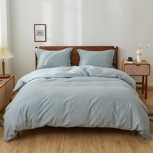 Ensemble de couette bleu clair uni avec taies d'oreiller, literie simple pour la chambre à coucher - Product Image 1