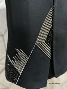Costume Jodhpuri Imperial Jet Black TR Lachka Base avec motif Aigle à crête d'ébène et sequins rayonnants pour marié - Product Image 3