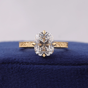 Bague de fiançailles en diamant taille coussin, or blanc, sertissage à griffes, style classique, pour femme - Product Image 5