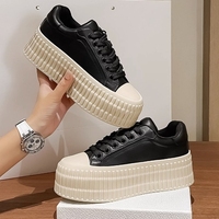Semelles épaisses décontractées pour femmes et filles pour augmenter la tendance de la mode chaussures en cuir pour biscuits chaussures blanches