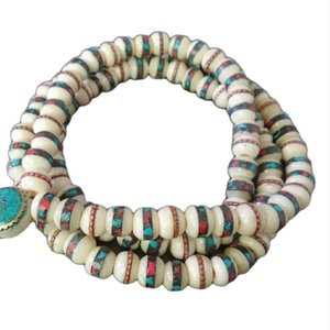 Mala de prière en os sculpté à la main, 108 perles - Product Image 2