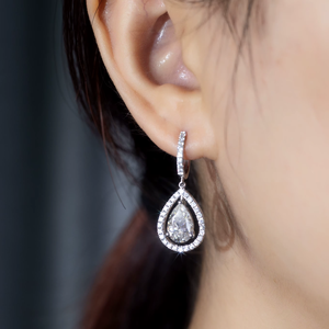 Pendientes de Diamantes en Oro Blanco, Corte Pera, Color D, Estilo Clásico, Joyería de Boda para Mujer - Product Image 6