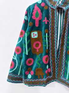 Veste courte d'hiver pour femme, style blazer, en velours brodé Suzani, faite main, avec motif symbolique, tendance et audacieuse - Product Image 4