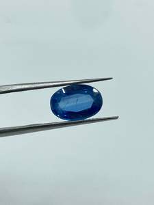 พลอยไคยาไนต์สีน้ำเงินเข้มคุณภาพสูง รูปทรงวงรี ขนาด 7.50x11 มม. น้ำหนัก 2.90 กะรัต แบบเม็ดเดี่ยว สำหรับทำเครื่องประดับ - Product Image 4