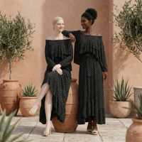 Robe longue noire à pois pour femme, épaules dénudées, manches longues, taille smockée à volants, fluide, idéale pour les vacances