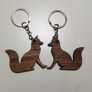 Porte-clés en bois unique avec initiales gravées sur mesure pour les cadeaux de mariage, les cadeaux d'anniversaire et les célébrations - Product Image 6