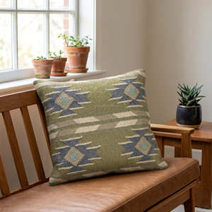 Housse de coussin vintage Kilim avec motif médaillon sud-ouest pour une décoration bohème, éclectique et de style global - Product Image 4