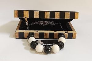 Bolso de mano con asa de perlas de resina y cadena dorada para el hombro, ideal para bodas, bailes de graduación y banquetes, con textura de madera. - Product Image 2