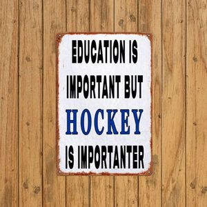 CIFbuy Targa da parete in metallo in stile artistico vintage, decorazione in ferro con scritta 'L'educazione è importante, il hockey è ancora più importante' per bar sportivi, club, caffè - Product Image 6