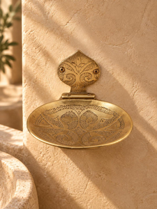 Porte-savon mural artisanal en laiton massif gravé, laiton non laqué, patine vintage, accessoires de salle de bain - Product Image 5