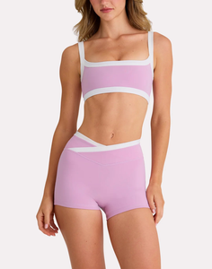 Conjuntos Deportivos de Dos Piezas para Mujer, Ropa de Gimnasio y Yoga, Top Deportivo Sin Costuras con Espalda Cruzada y Pantalones Cortos Tipo Ciclista, Personalización OEM - Product Image 5