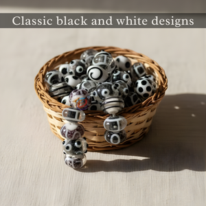 Perles en verre soufflé noir et blanc 18 mm Rondelle |   Fabrication de bijoux artisanaux, artisanat DIY |   Fil de 8 pouces EXCEL EXPORTS - Product Image 2
