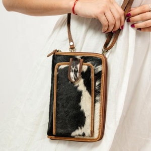 Bolso cruzado pequeño de cuero de vaca de Diseño exótico para mujer, bolsillo tallado para teléfono móvil, estilo occidental para ocultar el cabello - Product Image 1