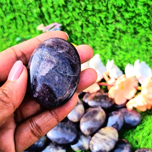 Piedra de iolita natural pulida, cristal curativo de iolita para Reiki, meditación, decoración energética, decoración del hogar al por mayor - Product Image 4