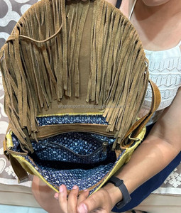 Nouveaux cheveux sur cuir suédé véritable frange peau de vache croissant sac à main femmes pour la mode vente chaude sac à bandoulière en forme de baril - Product Image 5