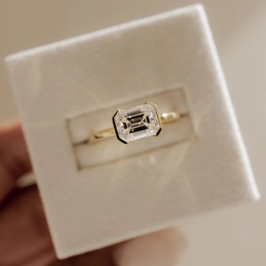 Anillo de compromiso de diamantes IGI de alta gama, estilo moderno para mujer, anillos de diamantes cultivados en laboratorio de oro amarillo. - Product Image 2