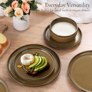 Service d'assiettes en céramique marron moka, finition brillante raffinée, profil rond classique, vaisselle durable pour des réceptions élégantes - Product Image 3