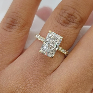 แหวนหมั้นเพชรทรงเอเมอรัลด์ ดีไซน์คลาสสิกสำหรับผู้หญิง ทองคำแท้ 18K เพชรรับรองโดย IGI - Product Image 4