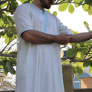 Proveedor de Thobes Personalizados, Túnica Árabe Tradicional, Tela Elástica de Algodón, Servicio OEM para Marcas de Moda y Pedidos al por Mayor - Product Image 4