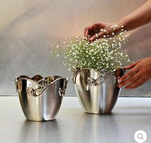 Jardinières décoratives en acier inoxydable avec motif floral, style traditionnel - Product Image 2