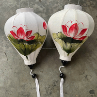 Lanternes en soie artisanales du Vietnam Lampes suspendues décoratives élégantes Prix bon marché Usine au Vietnam